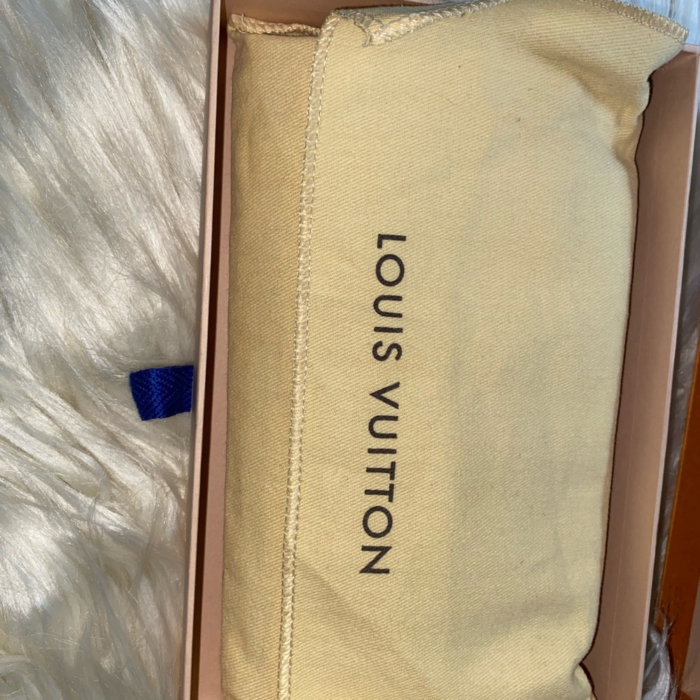 ⭐️Discontinued LV Caissa Wallet ⭐️ Pristine condition ⭐️ With tags - Picture 6 of 10